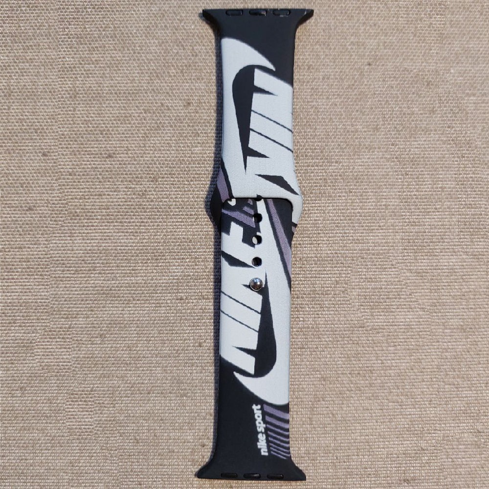 Ремінець силіконовий для Apple Watch 2/3/4/4/5/6/7/8/9/9/SE, 42/44/45мм із металевою кнопкою Black and White – фото, відгуки, характеристики в інтернет-магазині MoreKitov від продавця: MRK МРК| Купити в Україні: Києві, Харкові, Львові