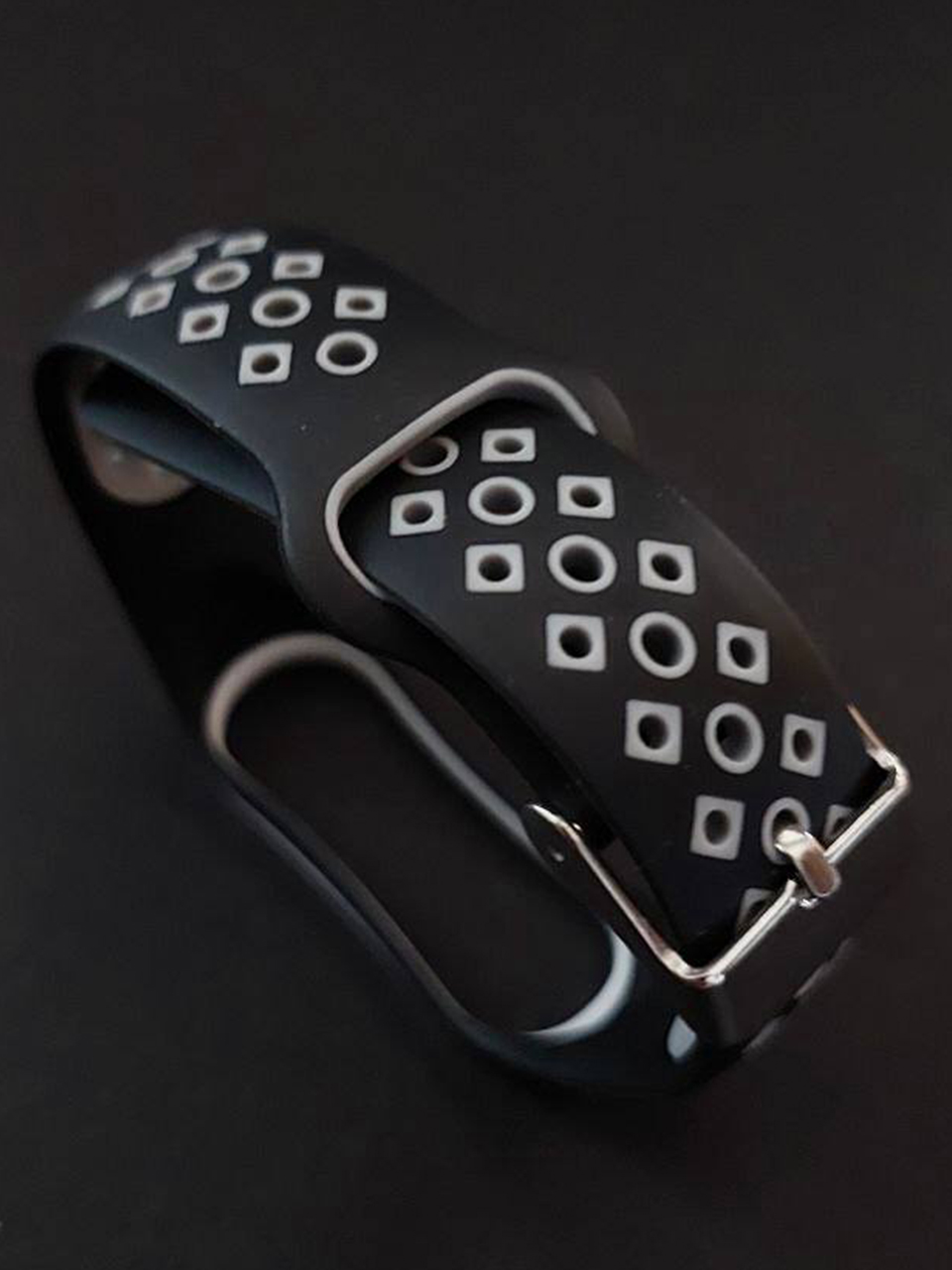 Силіконовий ремінець Nike style для фітнес-браслету Xiaomi Mi Band 5/6/7 з металевою застібкою Чорний з сірим