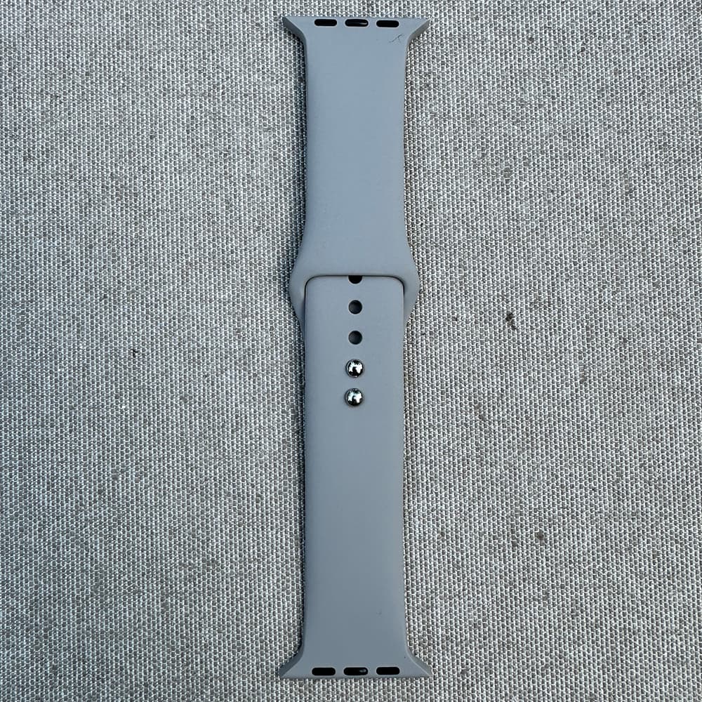 Ремінець силіконовий для Apple Watch 2/3/4/4/5/6/7/8/9/9/SE, 42/44/45мм із металевою кнопкою Gray – фото, відгуки, характеристики в інтернет-магазині MoreKitov від продавця: MRK МРК| Купити в Україні: Києві, Харкові, Львові