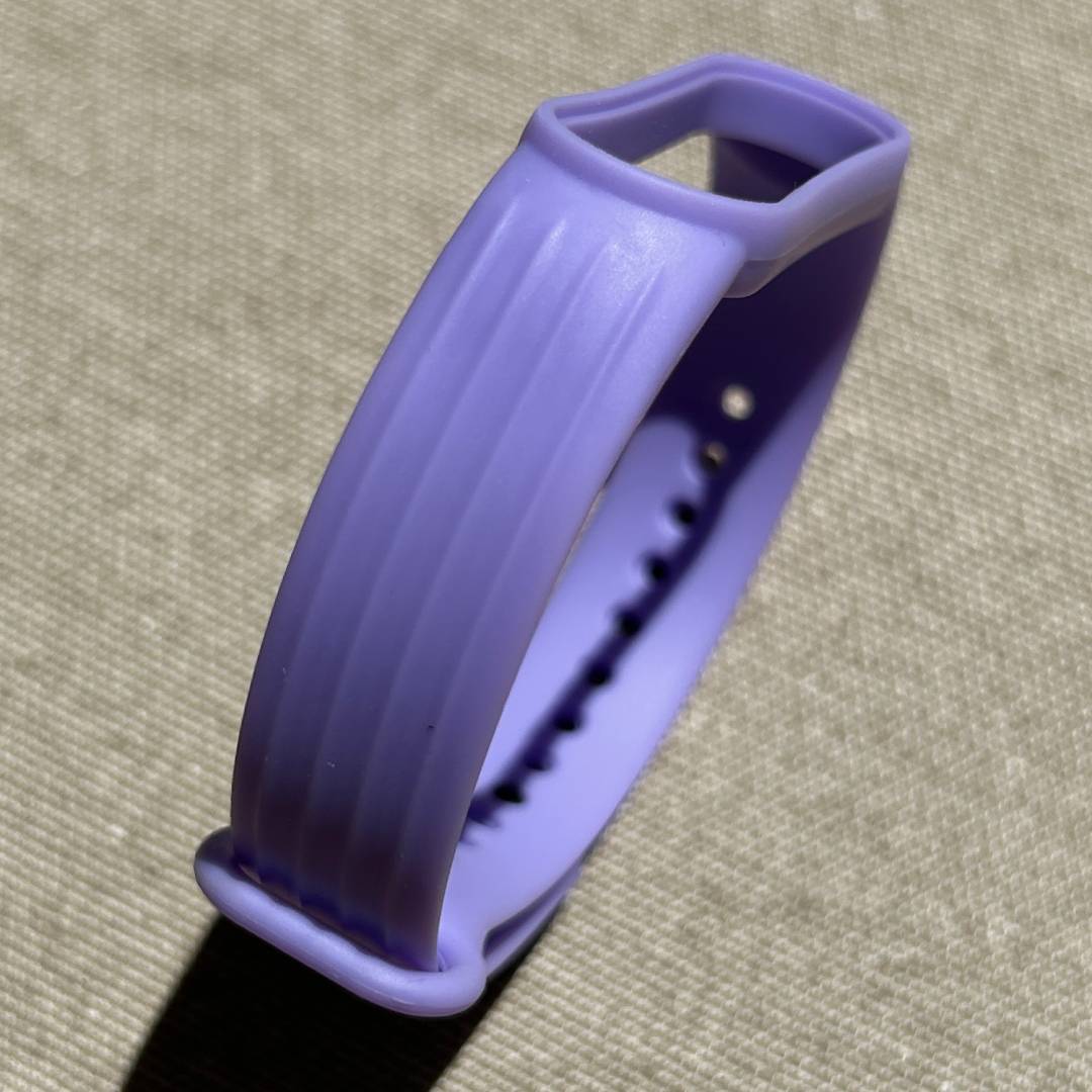 Ремінець силіконовий MRK 3D світло-фіолетовий для фітнес браслета Xiaomi Mi Band 5/6 з металевою кнопкою 3D світло-фіолетовий – фото, відгуки, характеристики в інтернет-магазині MoreKitov від продавця: MRK МРК| Купити в Україні: Києві, Харкові, Львові