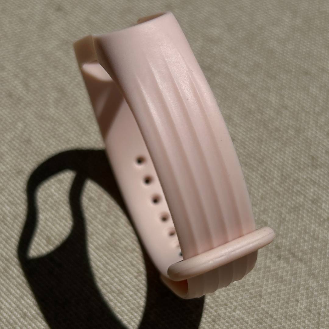 Ремінець силіконовий MRK 3D бежевий для фітнес браслета Xiaomi Mi Band 5/6 з металевою кнопкою 3D бежевий – фото, відгуки, характеристики в інтернет-магазині MoreKitov від продавця: MRK МРК| Купити в Україні: Києві, Харкові, Львові