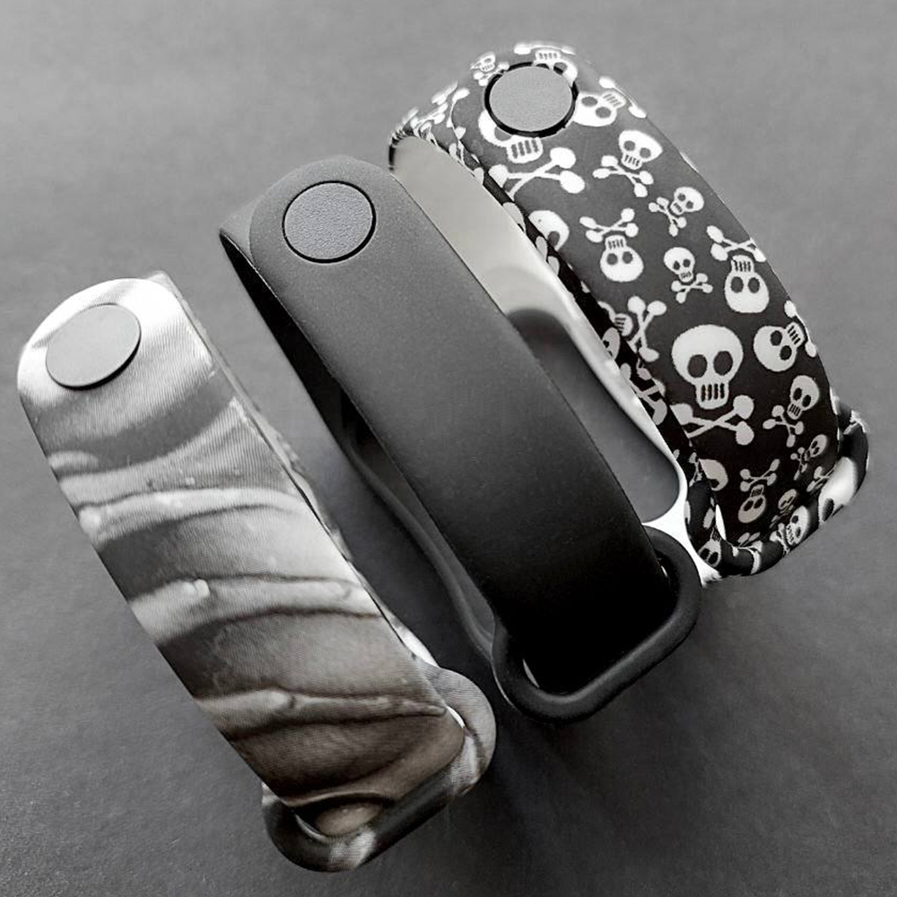 Комплект силіконових ремінців MRK Black and White Sculls Set для фітнес браслета Xiaomi Mi Band 3/4 три ремінці + металева кнопка – фото, відгуки, характеристики в інтернет-магазині MoreKitov від продавця: MRK МРК| Купити в Україні: Києві, Харкові, Львові