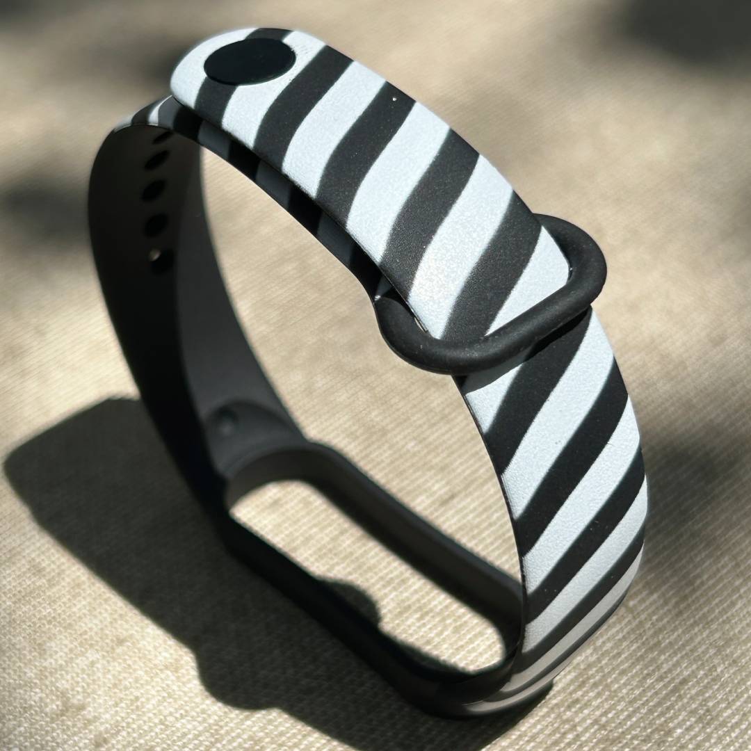 Ремінець силіконовий MRK з дизайнерським принтом Black St для фітнес браслета Xiaomi Mi Band 3/4 з металевою кнопкою Black St – фото, відгуки, характеристики в інтернет-магазині MoreKitov від продавця: MRK МРК| Купити в Україні: Києві, Харкові, Львові 3 Ремінець силіконовий MRK з дизайнерським принтом Black St для фітнес браслета Xiaomi Mi Band 3/4 з металевою кнопкою Black St – фото, відгуки, характеристики в інтернет-магазині MoreKitov від продавця: MRK МРК| Купити в Україні: Києві, Харкові, Львові 3