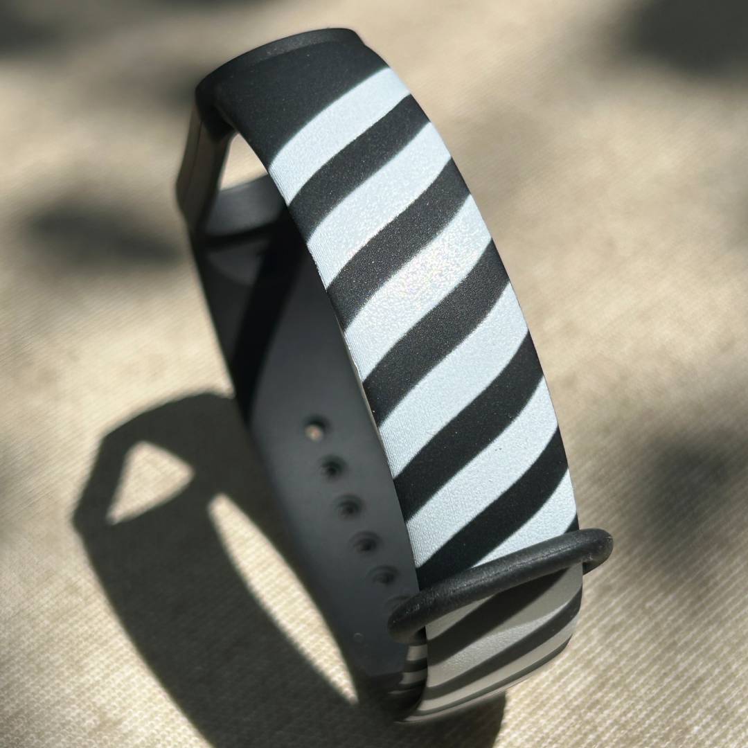 Ремінець силіконовий MRK з дизайнерським принтом Black St для фітнес браслета Xiaomi Mi Band 5/6 з металевою кнопкою Black St – фото, відгуки, характеристики в інтернет-магазині MoreKitov від продавця: MRK МРК| Купити в Україні: Києві, Харкові, Львові