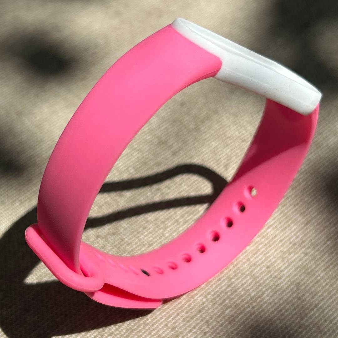 Ремінець силіконовий MRK Double Color для фітнесу браслета Xiaomi Mi Band 5/6 з металевою кнопкою Рожево-білий Double Color – фото, відгуки, характеристики в інтернет-магазині MoreKitov від продавця: MRK МРК| Купити в Україні: Києві, Харкові, Львові