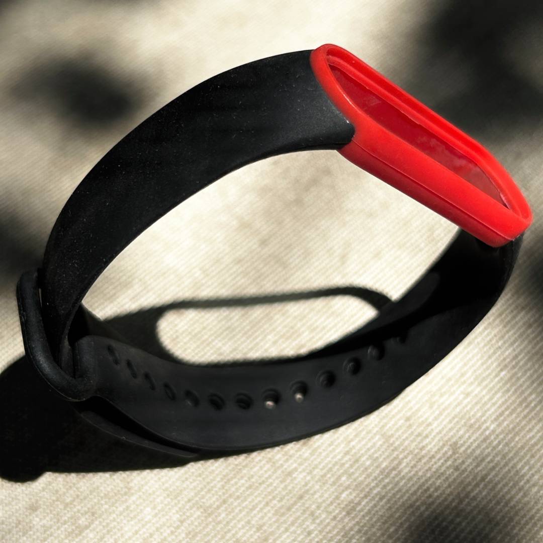 Ремінець силіконовий MRK Double Color для фітнесу браслета Xiaomi Mi Band 5/6 з металевою кнопкою Чорно-червоний Double Color – фото, відгуки, характеристики в інтернет-магазині MoreKitov від продавця: MRK МРК| Купити в Україні: Києві, Харкові, Львові Ремінець силіконовий MRK Double Color для фітнесу браслета Xiaomi Mi Band 5/6 з металевою кнопкою Чорно-червоний Double Color – фото, відгуки, характеристики в інтернет-магазині MoreKitov від продавця: MRK МРК| Купити в Україні: Києві, Харкові, Львові