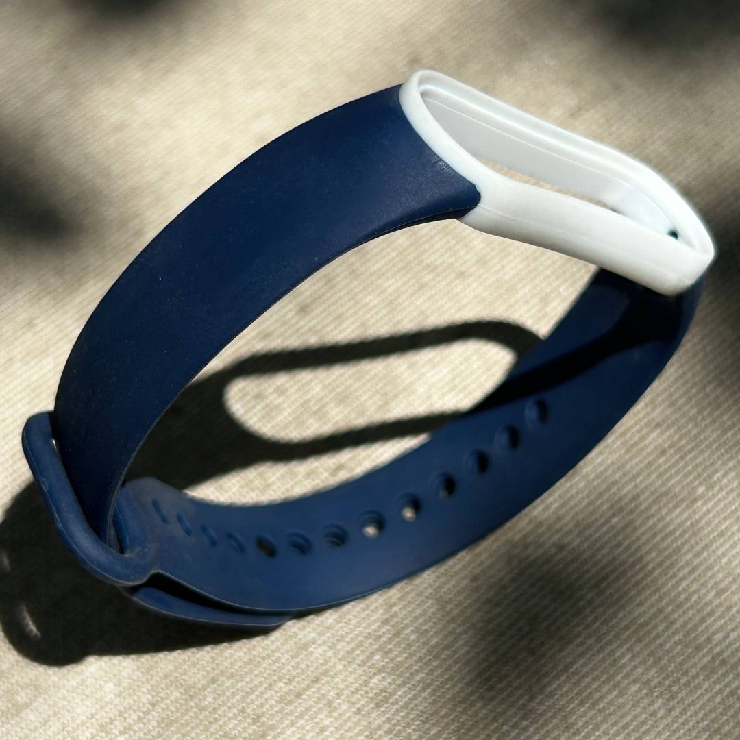 Ремінець силіконовий MRK Double Color для фітнесу браслета Xiaomi Mi Band 5/6 з металевою кнопкою Синьо-білий Double Color – фото, відгуки, характеристики в інтернет-магазині MoreKitov від продавця: MRK МРК| Купити в Україні: Києві, Харкові, Львові
