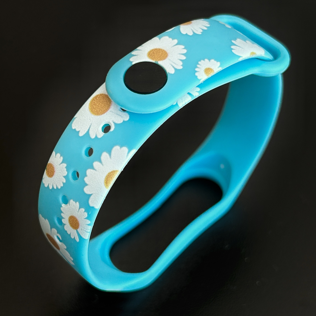 Силіконовий ремінець із дизайнерським малюнком Ромашки MRK для фітнес браслета Xiaomi Mi Band 6/5 блакитний з металевою кнопкою – фото, відгуки, характеристики в інтернет-магазині MoreKitov від продавця: MRK МРК| Купити в Україні: Києві, Харкові, Львові