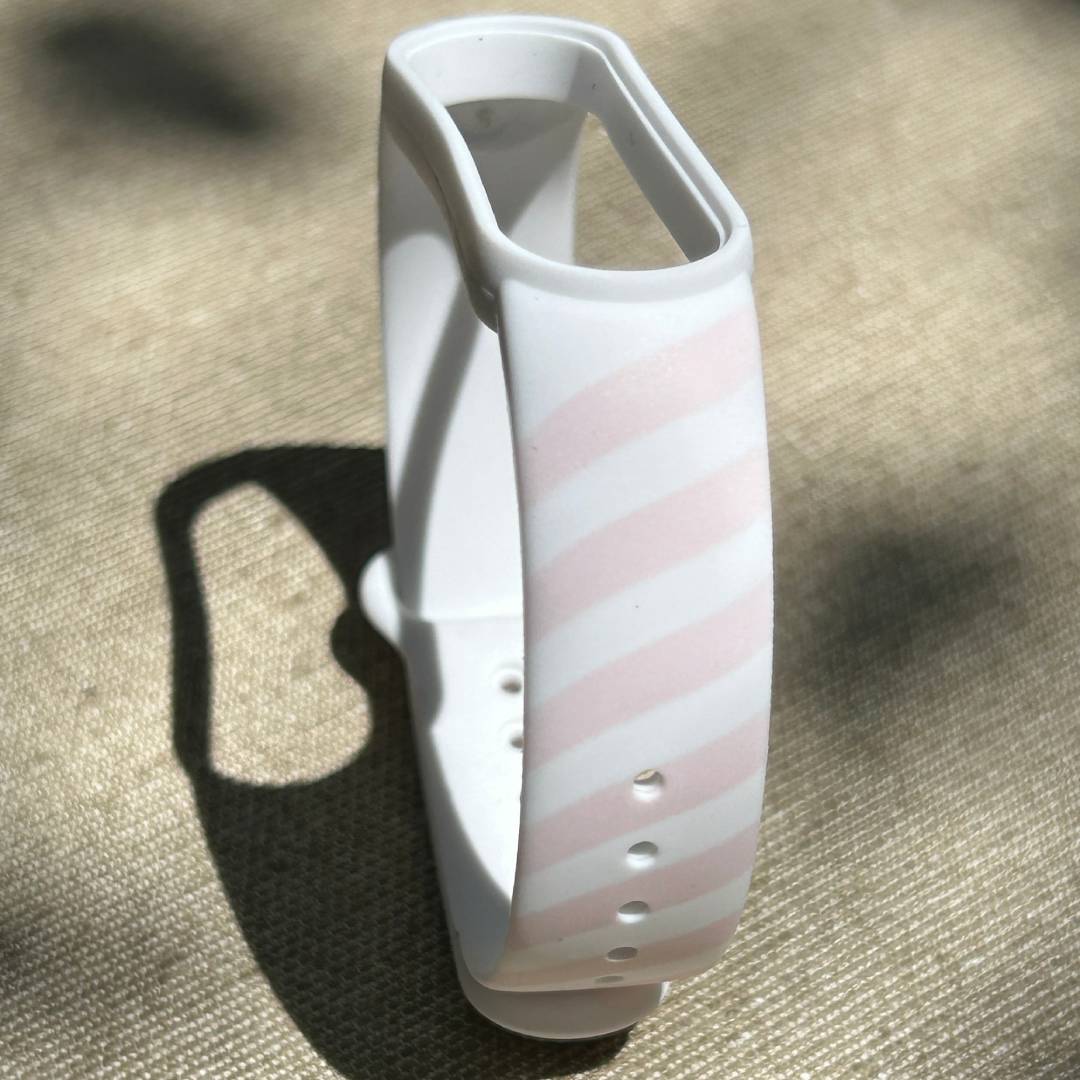 Ремінець силіконовий MRK з дизайнерським принтом Pink St для фітнесу браслета Xiaomi Mi Band 3/4 з металевою кнопкою Pink St – фото, відгуки, характеристики в інтернет-магазині MoreKitov від продавця: MRK МРК| Купити в Україні: Києві, Харкові, Львові