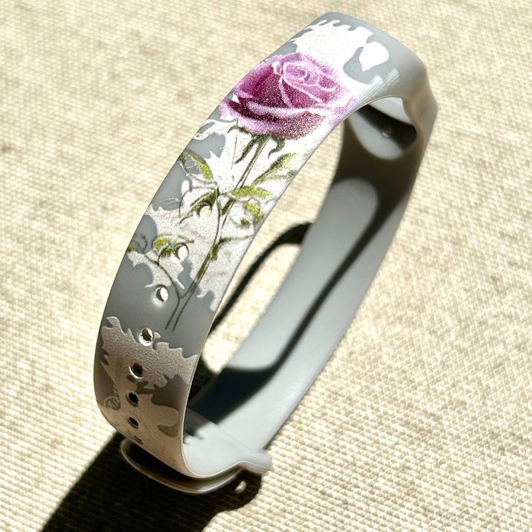 Силіконовий ремінець MRK з дизайнерським принтом Rose Post card для фітнес браслета Xiaomi Mi Band 5/6 з металевою кнопкою Rose Postcard – фото, відгуки, характеристики в інтернет-магазині MoreKitov від продавця: MRK МРК| Купити в Україні: Києві, Харкові, Львові Силіконовий ремінець MRK з дизайнерським принтом Rose Post card для фітнес браслета Xiaomi Mi Band 5/6 з металевою кнопкою Rose Postcard – фото, відгуки, характеристики в інтернет-магазині MoreKitov від продавця: MRK МРК| Купити в Україні: Києві, Харкові, Львові