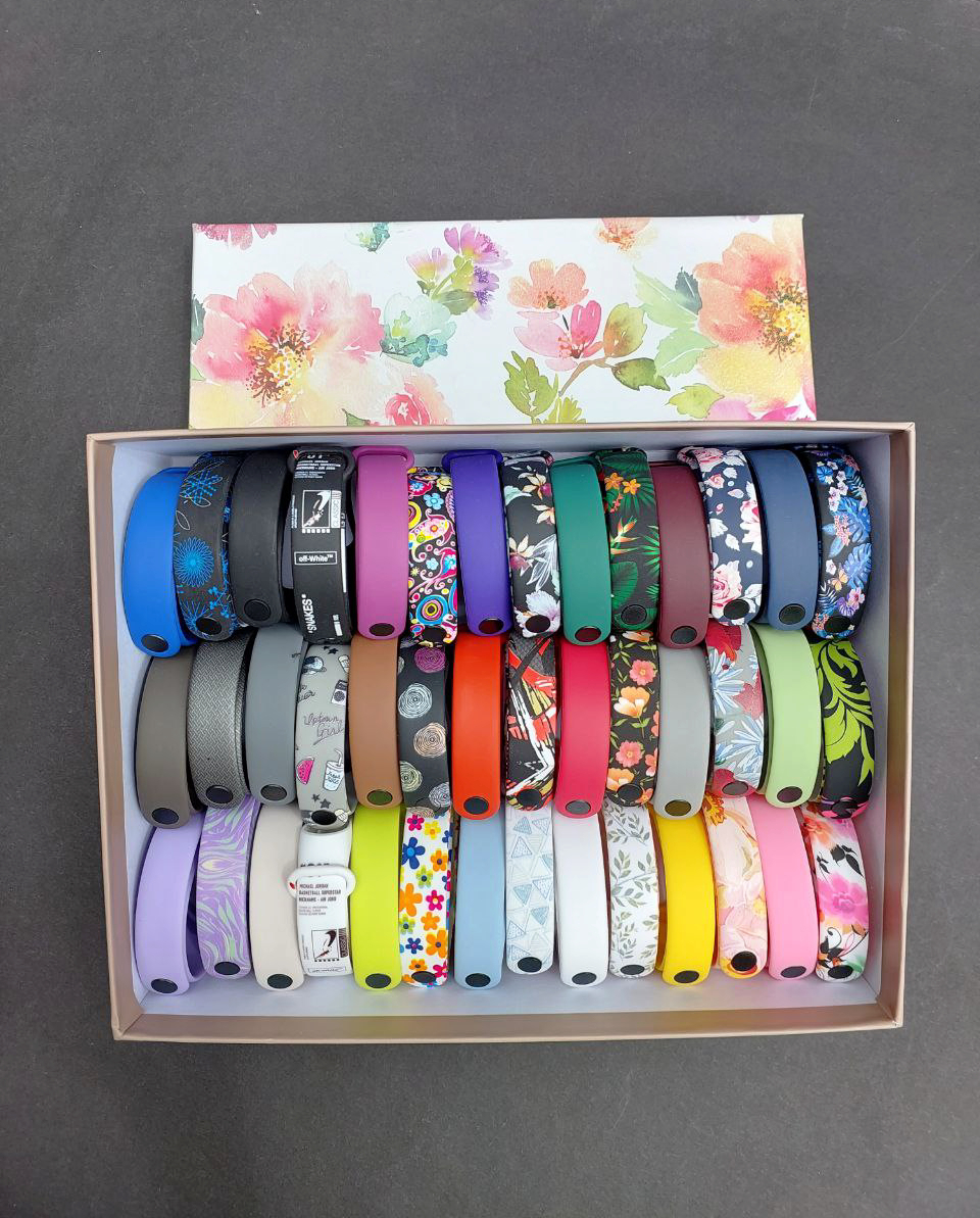 Комплект силіконових ремінців для Xiaomi Mi Smart Band 3/4/5/6/7 “Big Present” – 42 ремінці + 20 металевих кнопок у подарунковій упаковці – фото, відгуки, характеристики в інтернет-магазині MoreKitov від продавця: MRK МРК| Купити в Україні: Києві, Харкові, Львові 4 Комплект силіконових ремінців для Xiaomi Mi Smart Band 3/4/5/6/7 “Big Present” – 42 ремінці + 20 металевих кнопок у подарунковій упаковці – фото, відгуки, характеристики в інтернет-магазині MoreKitov від продавця: MRK МРК| Купити в Україні: Києві, Харкові, Львові 4