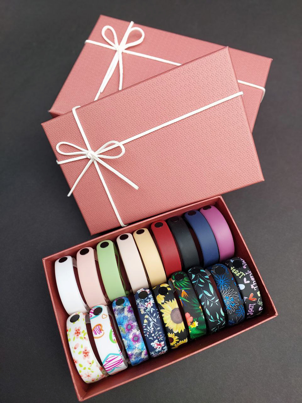 Комплект силіконових ремінців для Xiaomi Mi Band 3/4/5/6/7 Present ForU у святковій коробочці (18 ремінців + 10 металевих кнопок) – фото, відгуки, характеристики в інтернет-магазині MoreKitov від продавця: MRK МРК| Купити в Україні: Києві, Харкові, Львові 4 Комплект силіконових ремінців для Xiaomi Mi Band 3/4/5/6/7 Present ForU у святковій коробочці (18 ремінців + 10 металевих кнопок) – фото, відгуки, характеристики в інтернет-магазині MoreKitov від продавця: MRK МРК| Купити в Україні: Києві, Харкові, Львові 4