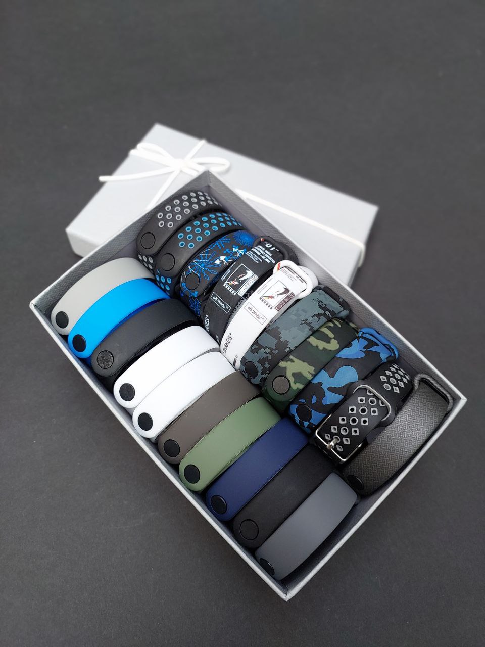 Комплект силіконових ремінців чоловічий для Xiaomi Mi Band 3/4/5/6/7 Present ForMan у святковій коробочці (20 ремінців + 20 металевих кнопок)
