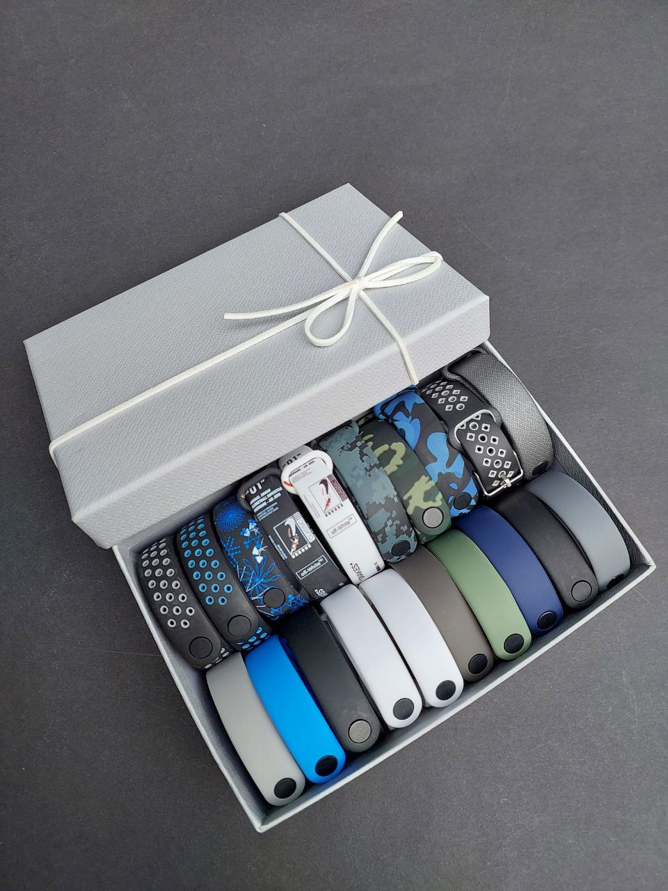 Комплект силіконових ремінців чоловічий для Xiaomi Mi Band 3/4/5/6/7 Present ForMan у святковій коробочці (20 ремінців + 20 металевих кнопок) – фото, відгуки, характеристики в інтернет-магазині MoreKitov від продавця: MRK МРК| Купити в Україні: Києві, Харкові, Львові 2 Комплект силіконових ремінців чоловічий для Xiaomi Mi Band 3/4/5/6/7 Present ForMan у святковій коробочці (20 ремінців + 20 металевих кнопок) – фото, відгуки, характеристики в інтернет-магазині MoreKitov від продавця: MRK МРК| Купити в Україні: Києві, Харкові, Львові 2