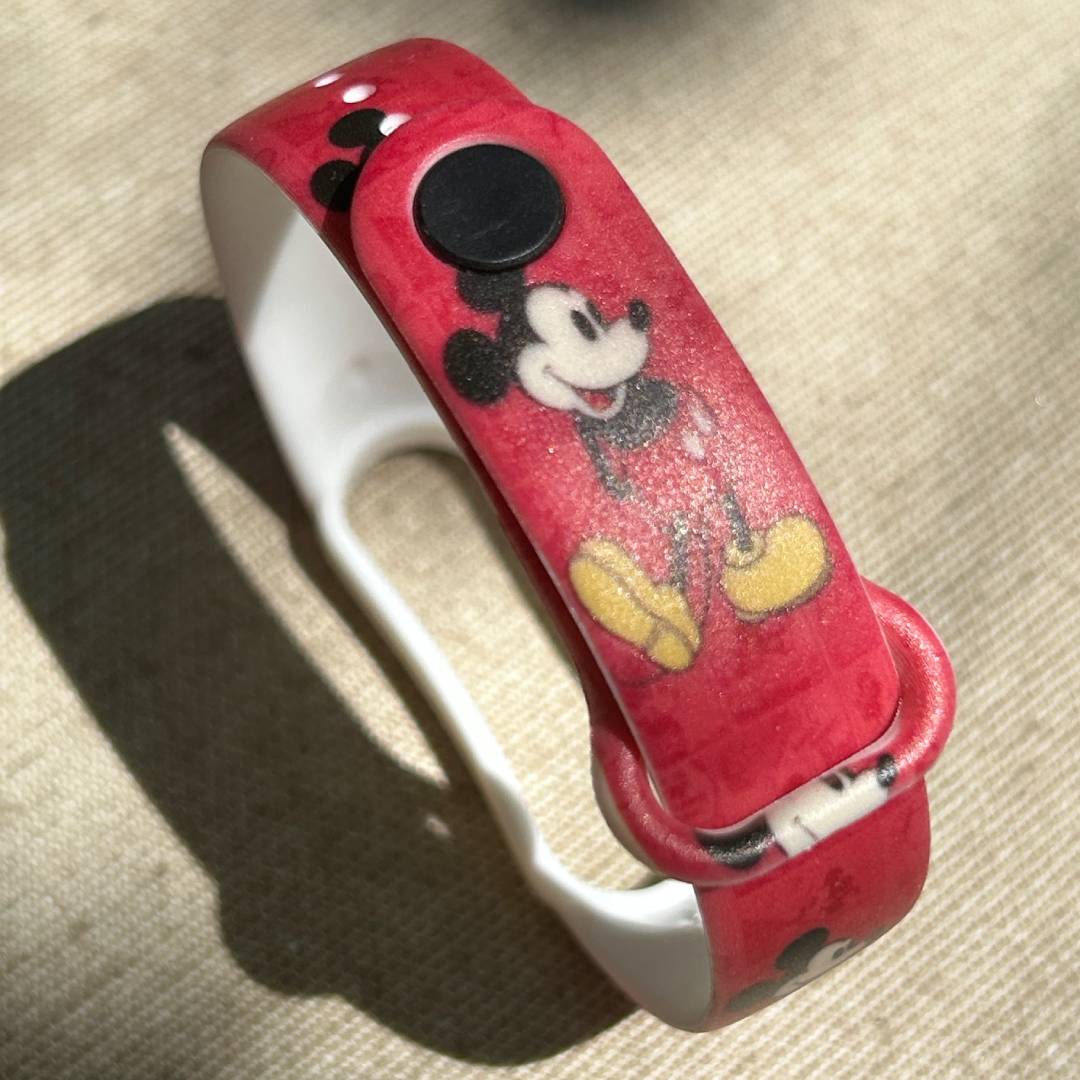 Ремешок силиконовый MRK с дизайнерским принтом Mickey Mouse бело-красный для фитнес браслета Xiaomi Mi Band 5/6 с металлической кнопкой Mickey Mouse бело-красный – фото, отзывы, характеристики в интернет-магазине MoreKitov МореКитов от продавца: MRK МРК| Купить в Украине: Киеве, Харькове, Львове 2 Ремешок силиконовый MRK с дизайнерским принтом Mickey Mouse бело-красный для фитнес браслета Xiaomi Mi Band 5/6 с металлической кнопкой Mickey Mouse бело-красный – фото, отзывы, характеристики в интернет-магазине MoreKitov МореКитов от продавца: MRK МРК| Купить в Украине: Киеве, Харькове, Львове 2