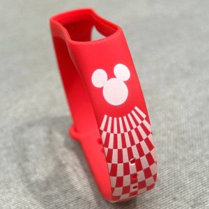 Ремешок силиконовый MRK с дизайнерским принтом Mickey red для фитнес браслета Xiaomi Mi Band 5/6 с металлической кнопкой Красно-белый Mickey red – фото, отзывы, характеристики в интернет-магазине MoreKitov МореКитов от продавца: MRK МРК| Купить в Украине: Киеве, Харькове, Львове