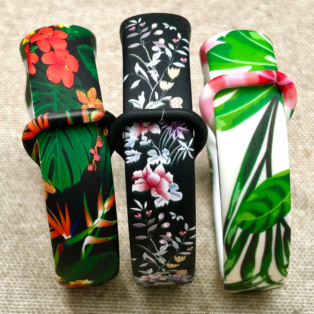 Комплект силиконовых ремешков Tropical Flowers Set для фитнес браслета Xiaomi Mi Band 5/6/7 с металлической кнопкой (три ремешка) 3 Комплект силиконовых ремешков Tropical Flowers Set для фитнес браслета Xiaomi Mi Band 5/6/7 с металлической кнопкой (три ремешка) 3