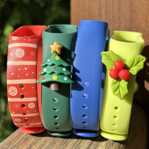 Комплект силиконовых ремешков MRK Новогодний 02 (четыре ремешка) для Xiaomi Mi Band 5/6/7 с металлической кнопкой – фото, отзывы, характеристики в интернет-магазине MoreKitov МореКитов от продавца: MRK МРК| Купить в Украине: Киеве, Харькове, Львове