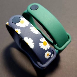 Комплект силиконовых ремешков MRK Ромашки 01 для Xiaomi Mi Band 5/6/7 (два ремешка)+ металлическая кнопка – фото, отзывы, характеристики в интернет-магазине MoreKitov МореКитов от продавца: MRK МРК| Купить в Украине: Киеве, Харькове, Львове