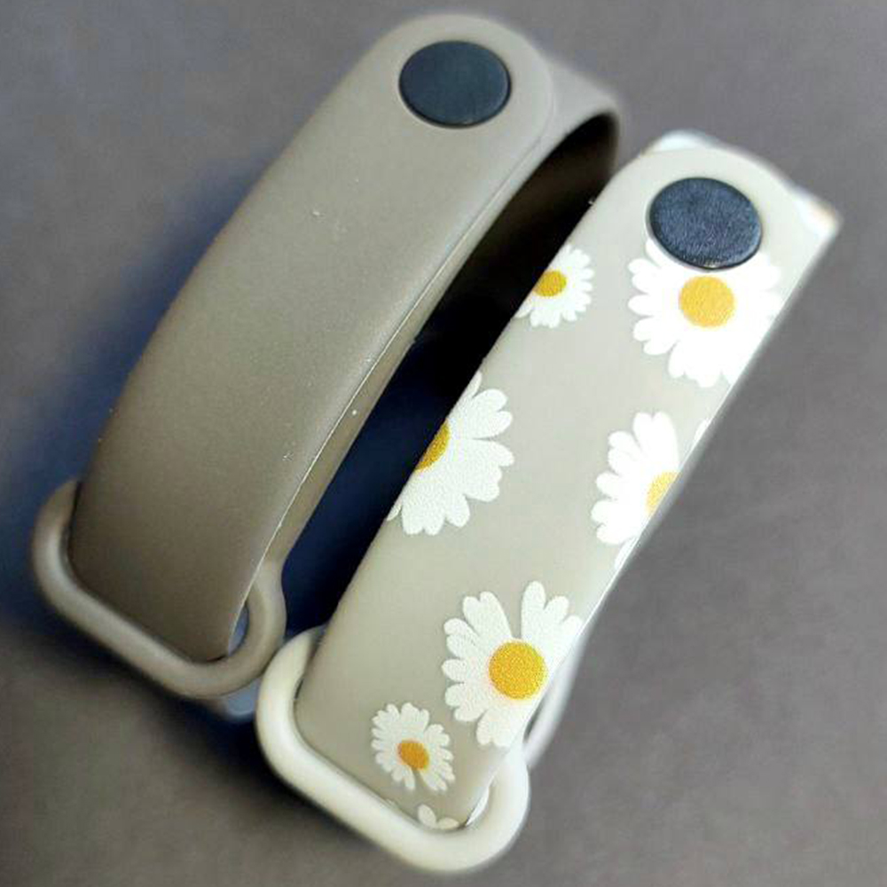 Комплект силиконовых ремешков MRK Ромашки 11 для Xiaomi Mi Band 5/6/7 (два ремешка)+ металлическая кнопка – фото, отзывы, характеристики в интернет-магазине MoreKitov МореКитов от продавца: MRK МРК| Купить в Украине: Киеве, Харькове, Львове Комплект силиконовых ремешков MRK Ромашки 11 для Xiaomi Mi Band 5/6/7 (два ремешка)+ металлическая кнопка – фото, отзывы, характеристики в интернет-магазине MoreKitov МореКитов от продавца: MRK МРК| Купить в Украине: Киеве, Харькове, Львове