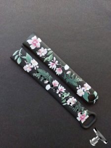 Силиконовый ремешок Original Design MiJobs для фитнеса браслета Xiaomi Mi Band 8/9 Lilac Flowers с металлическим креплением + металлическая кнопка