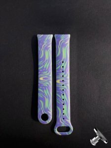 Силиконовый ремешок Original Design MiJobs для фитнеса браслета Xiaomi Mi Band 8/9 Purple Pattern с металлическим креплением + металлическая кнопка