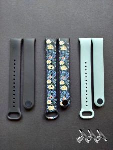 Комплект силиконовых ремешков MRK для фитнеса браслета Xiaomi Mi Band 8/9 Petit Flower Garden с металлическим креплением (три ремешка) + три металлические кнопки