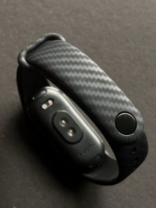 Ремешок силиконовый с рисунком Silver Carbon Print MRK для фитнес браслета Xiaomi Mi Band 8/9/10 с металлическим креплением  + металическая кнопка