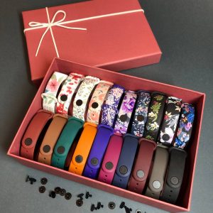 Комплект силиконовых ремешков женский для Xiaomi Mi Band 3/4/5/6/7 Present ForU в праздничной коробочке (20 ремешков + 20 металических кнопок) – фото, отзывы, характеристики в интернет-магазине MoreKitov МореКитов от продавца: MRK МРК| Купить в Украине: Киеве, Харькове, Львове