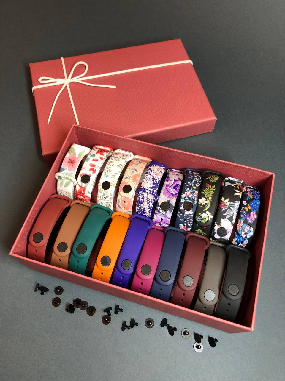 Комплект силиконовых ремешков женский для Xiaomi Mi Band 3/4/5/6/7 Present ForU в праздничной коробочке (20 ремешков + 20 металических кнопок) – фото, отзывы, характеристики в интернет-магазине MoreKitov МореКитов от продавца: MRK МРК| Купить в Украине: Киеве, Харькове, Львове Комплект силиконовых ремешков женский для Xiaomi Mi Band 3/4/5/6/7 Present ForU в праздничной коробочке (20 ремешков + 20 металических кнопок) – фото, отзывы, характеристики в интернет-магазине MoreKitov МореКитов от продавца: MRK МРК| Купить в Украине: Киеве, Харькове, Львове